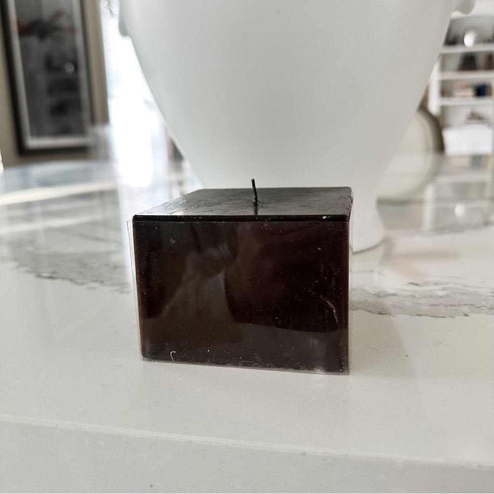 Donna Karan Black Cashmere Square Candle